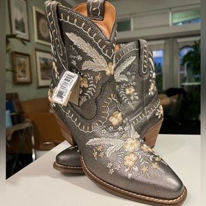 Dingo Cowgirl Women’s Cowboy Boots